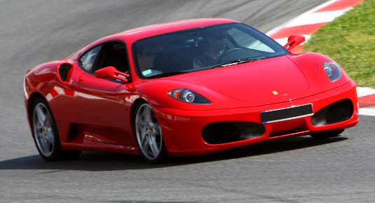 pilotare una ferrari in pista