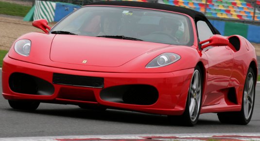 Guidare una ferrari su pista